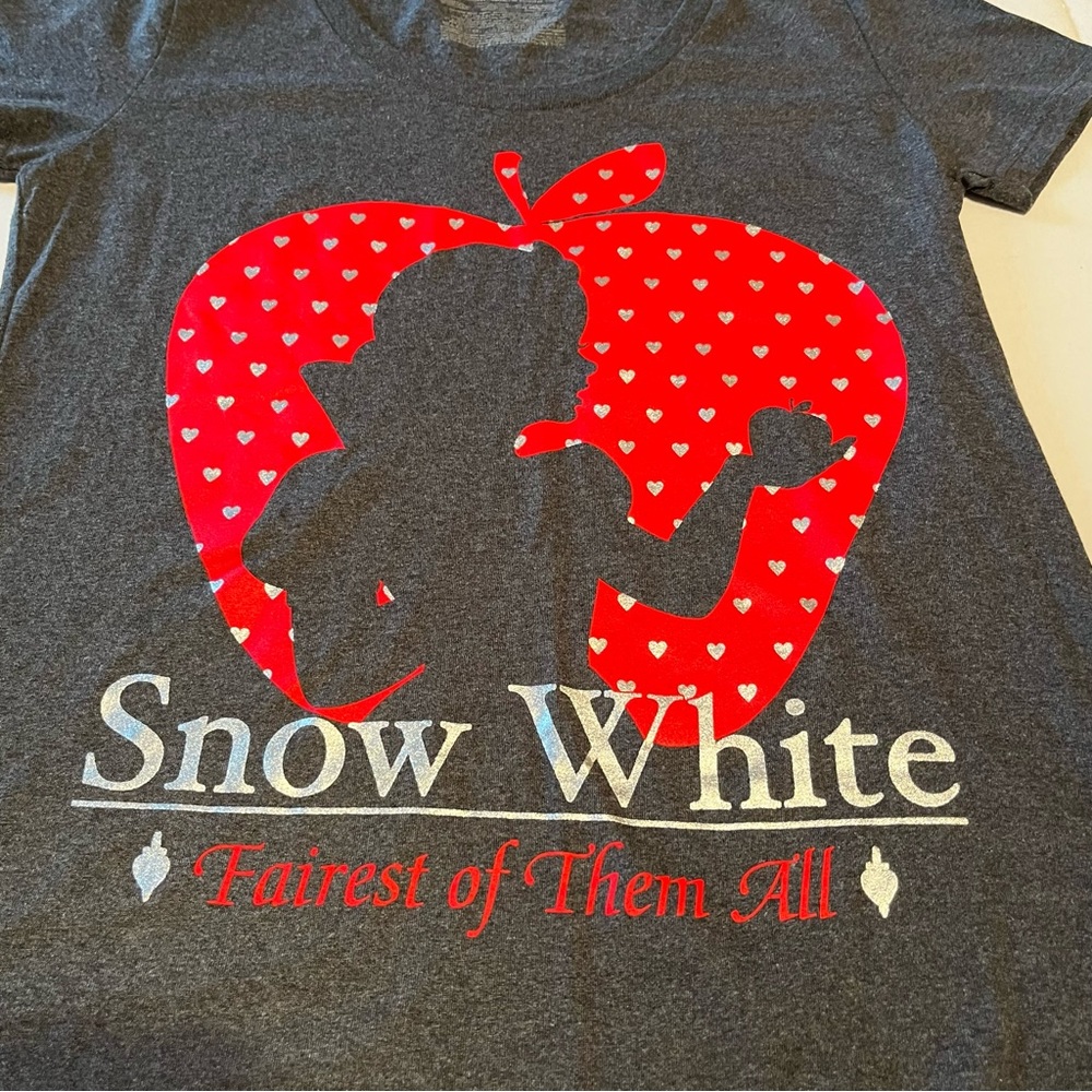 Disney Store Snow White Womens Size Large Grey Gray Fairest of Them All‎ Shirt